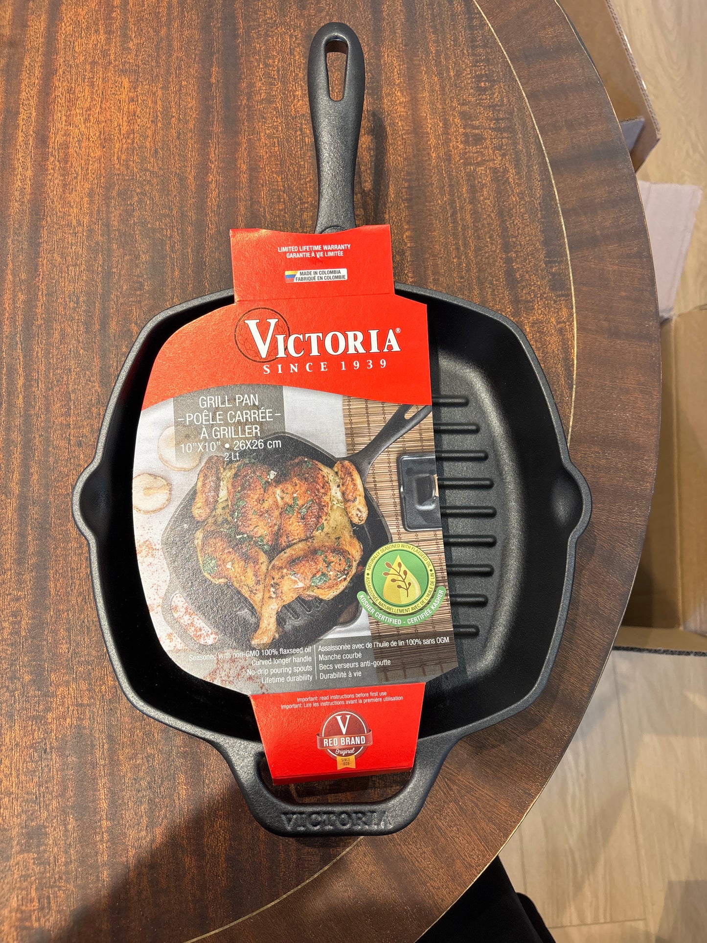 VICTORIA Cast Iron - 10” x 10” Grill Pan
