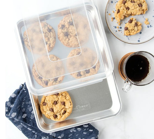 NORDICWARE - Aluminum Quarter Sheet Pan WITH LID