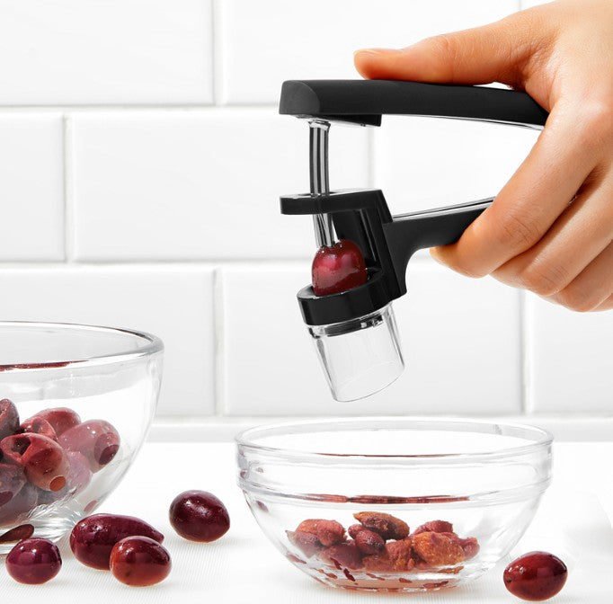 OXO Good Grips - Cherry and Olive Pitter